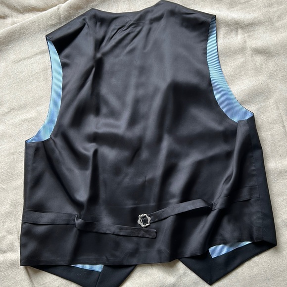 Tommy Hilfiger black two pocket 5 button vest like new 100% wool - Picture 3 of 8